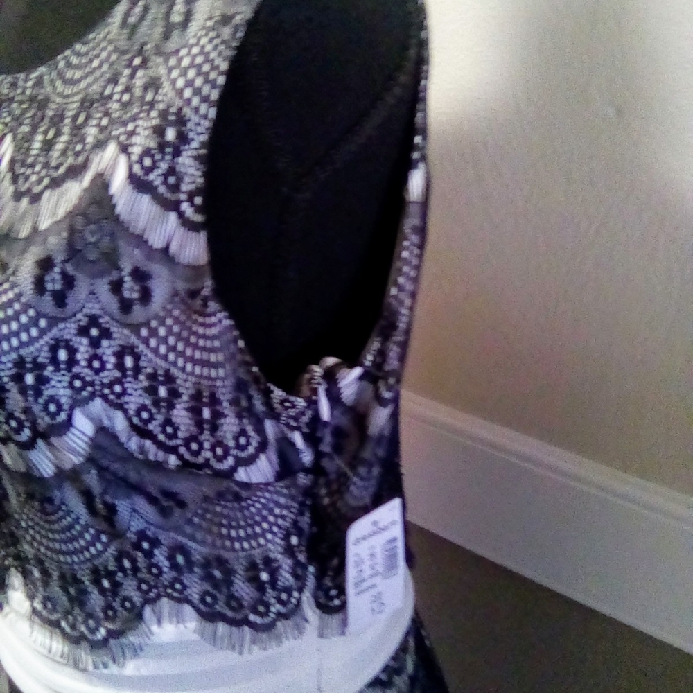 Lace Dress - Picture 4 of 4